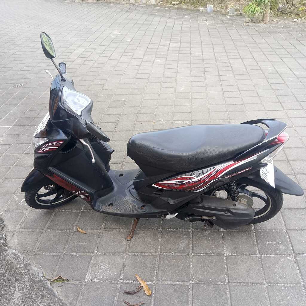 Yamaha Mio Black scooter for rent in Bali – view 4