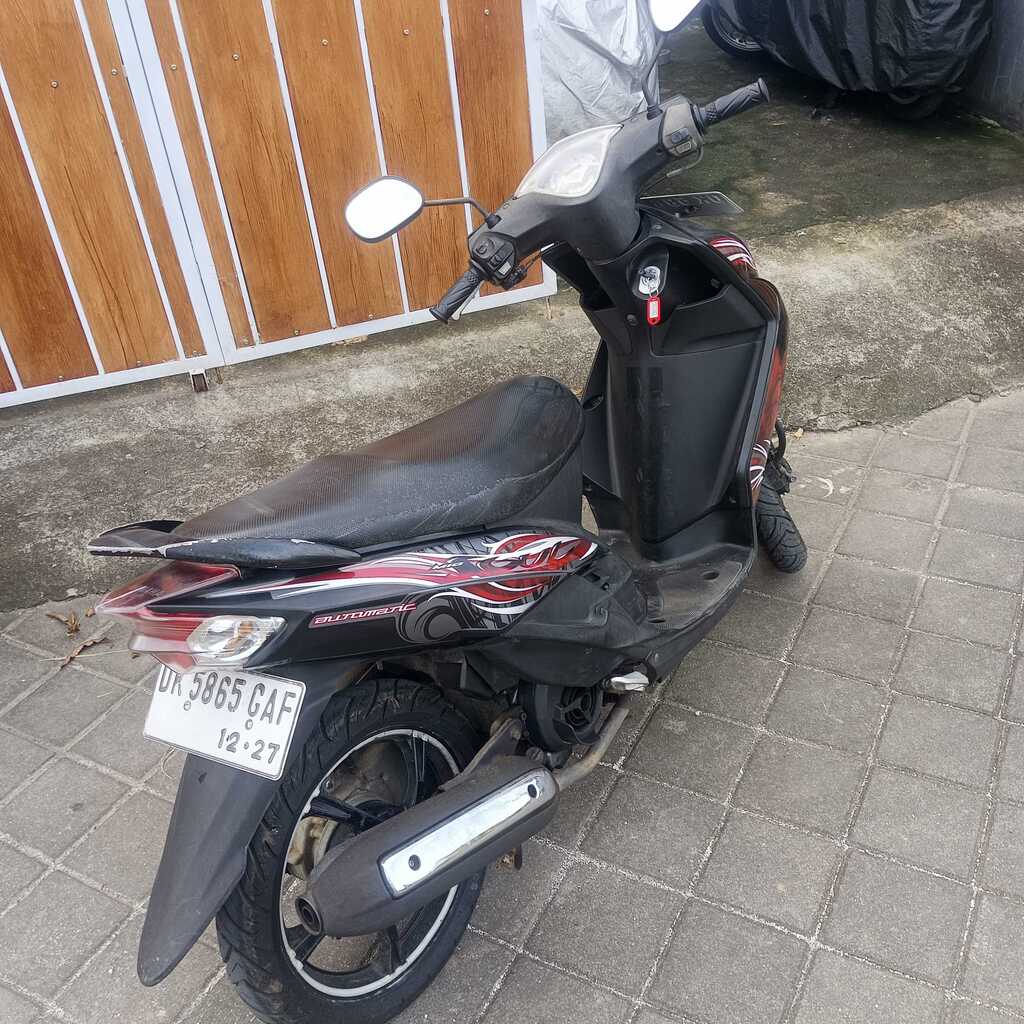 Yamaha Mio Black scooter for rent in Bali – view 2