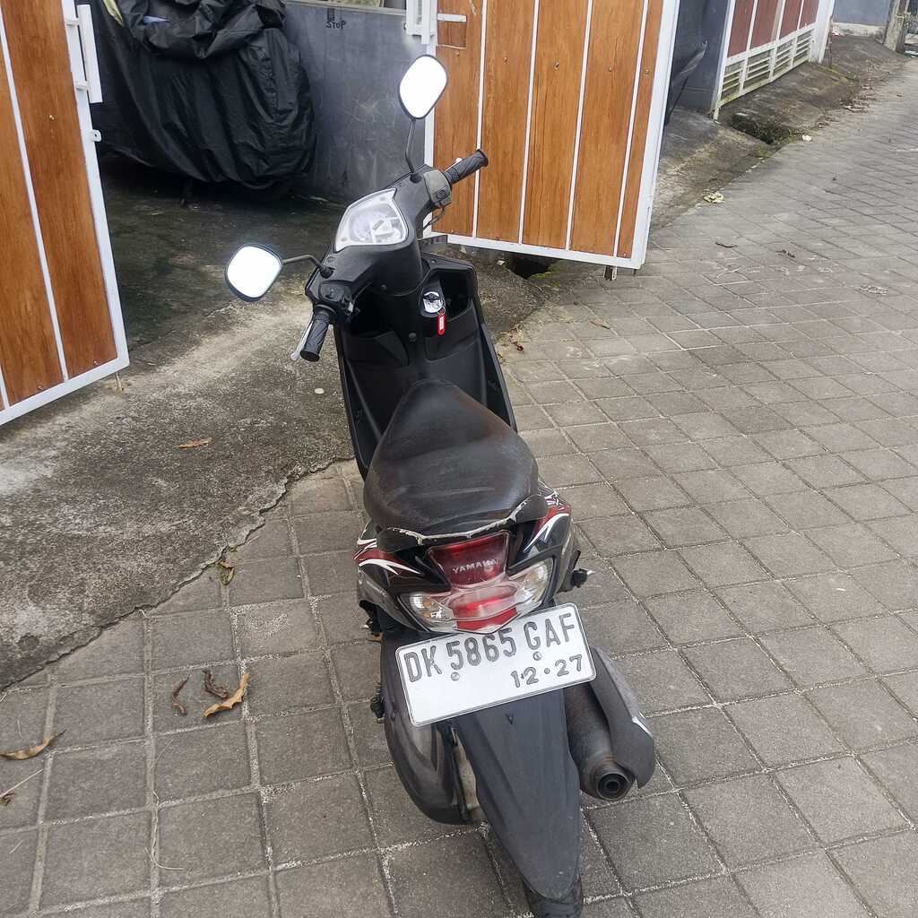 Yamaha Mio Black scooter for rent in Bali