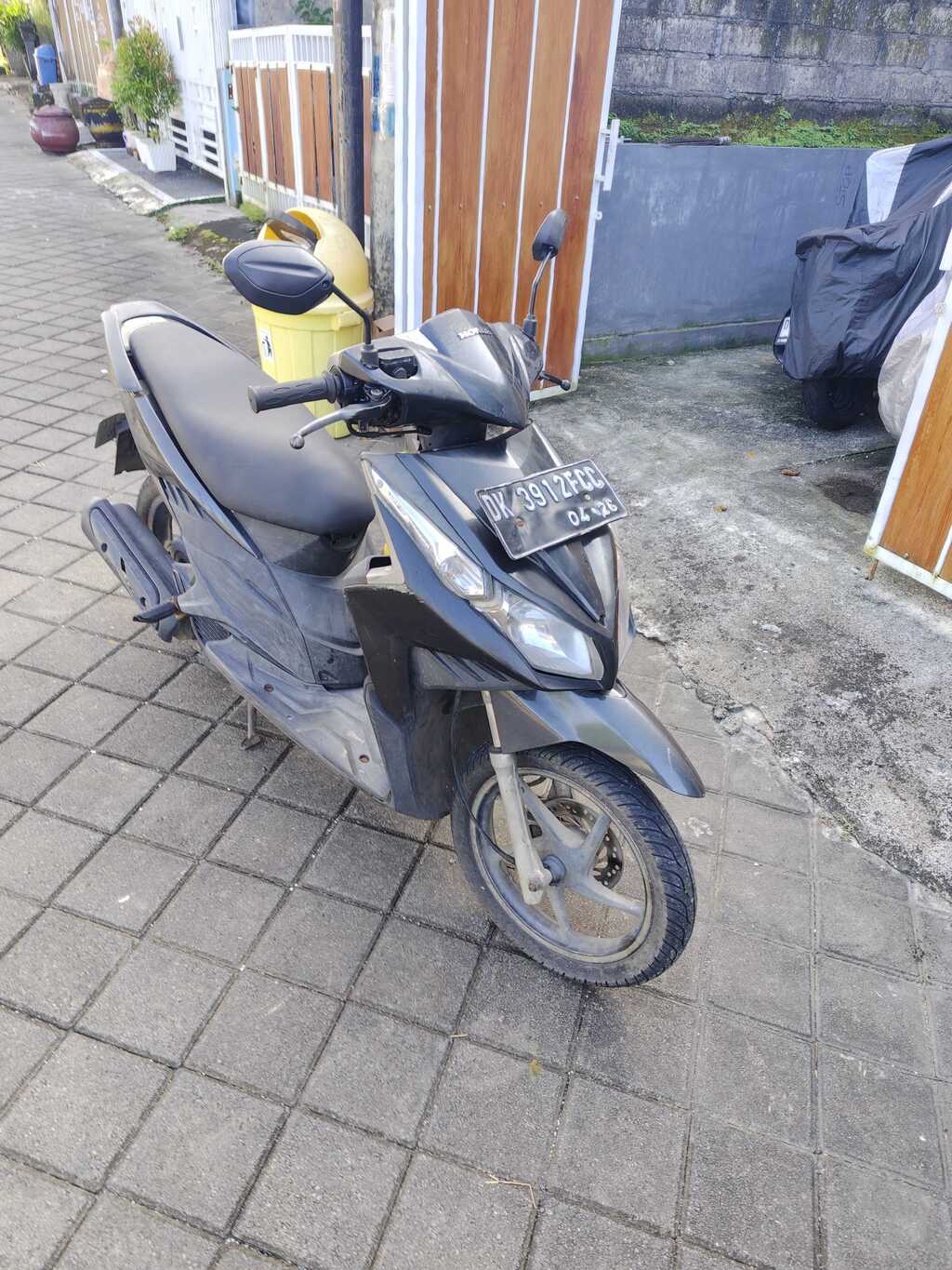Honda Vario scooter for rent in Bali – view 4