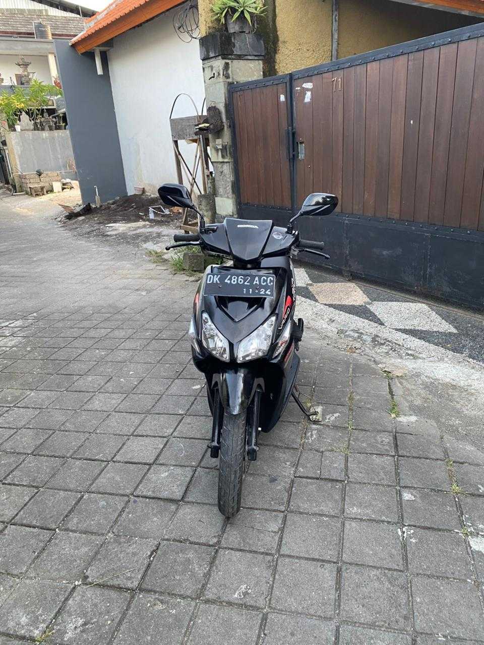 Honda Vario Blue scooter for rent in Bali